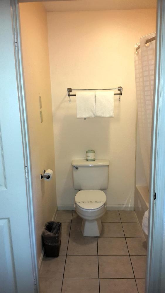 Double Room with Two Double Beds at Mountain Valley Inn, photo 2